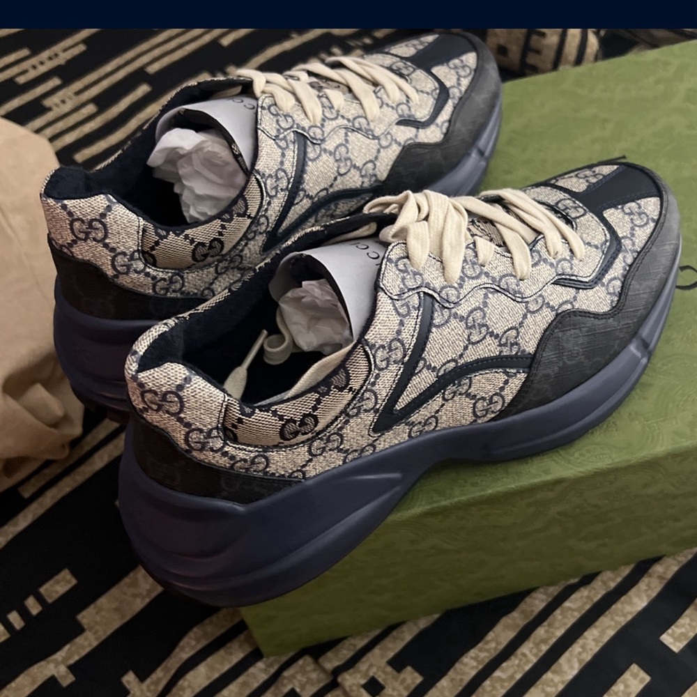 Gucci sneakers unisex size 8men and 10 women